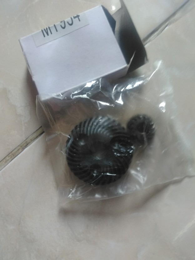 Gear Gigi Nanas Gerinda Maktec Mt954