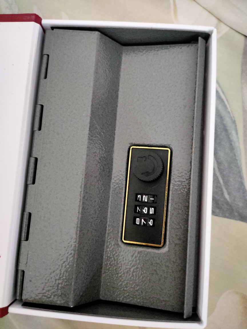 Brankas Mini Bentuk Buku Kotak Penyimpanan Uang Barang Bentuk Kamus Novel Safety Box Hidden Storage