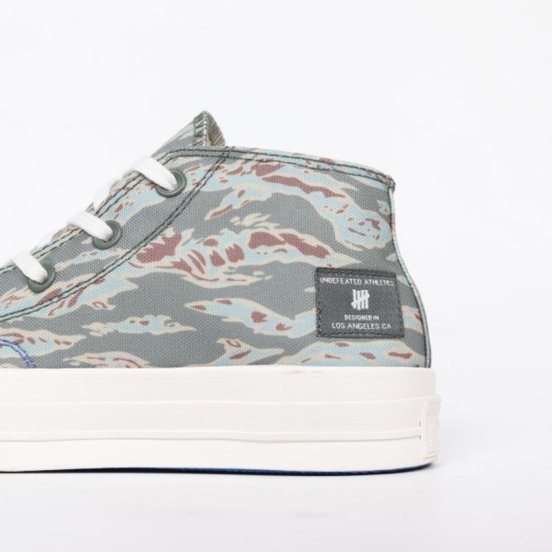 Converse Chuck Taylor 70 Mid X Undefeated