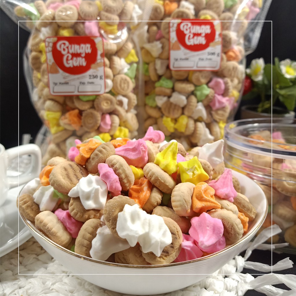 

Biskuit Kiloan Bunga Gem Rose 1Kg | Jajanan Jadul | Makanan Ringan Kiloan Murah Enak
