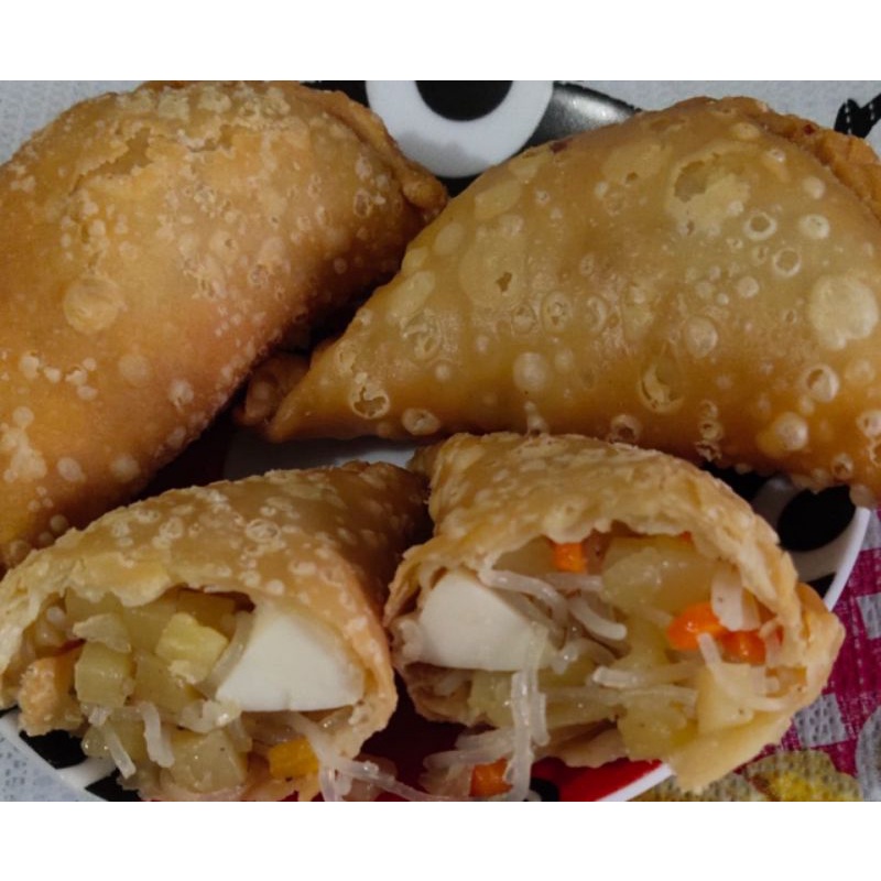 

Pastel Khas Makasar ( Isi telur, soun, wortel, kentang)