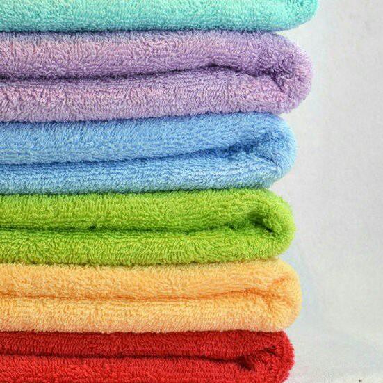 Handuk Merah putih sedang  60x120