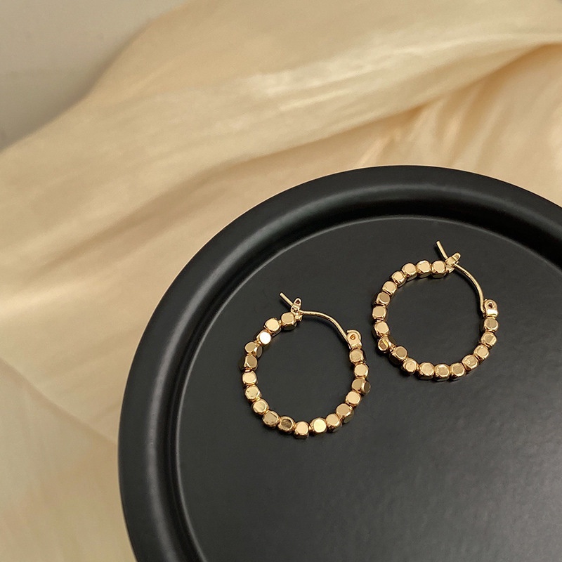 Anting Bentuk Bola Bahan Logam Warna Emas Gaya Vintage Korea Untuk Wanita