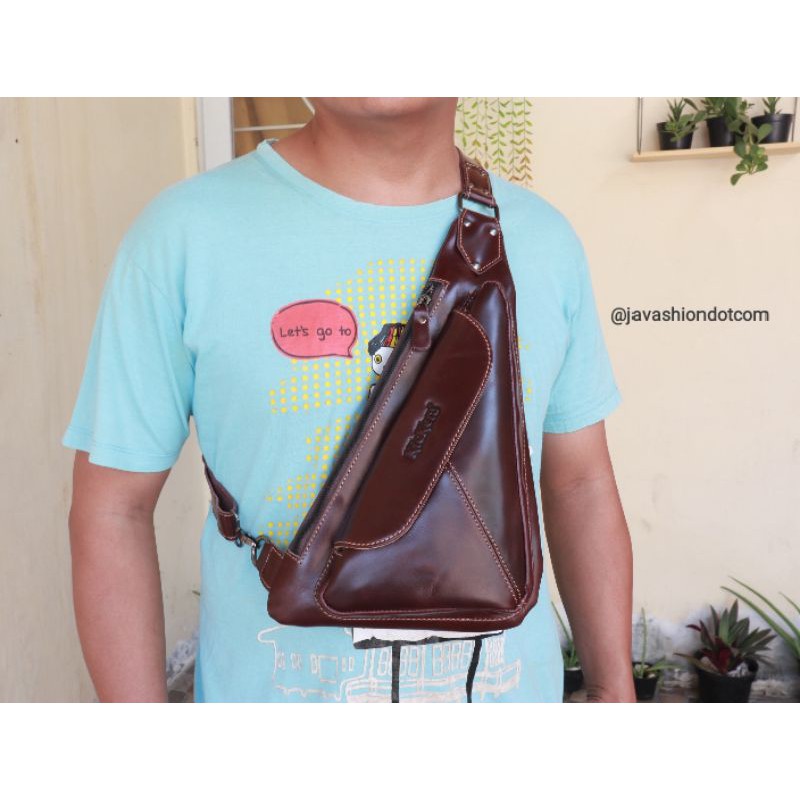 JAVASHION Slingbag Waistbag segitiga bahan KULIT ASLI Fashion Pria Tas Selempang Unik