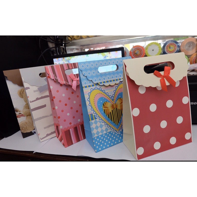 

paperbag kado tutup M motif tebal import
