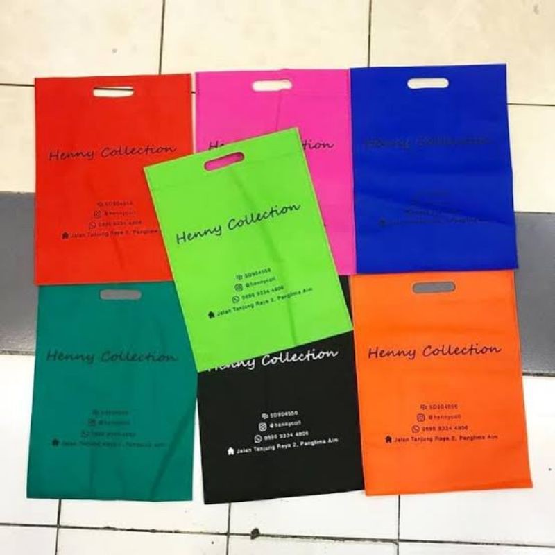 

Tas Oval Spunbond / Goodybag / Souvenir / Kantong isi 20 pcs / Custom / Sablon 1 Hari