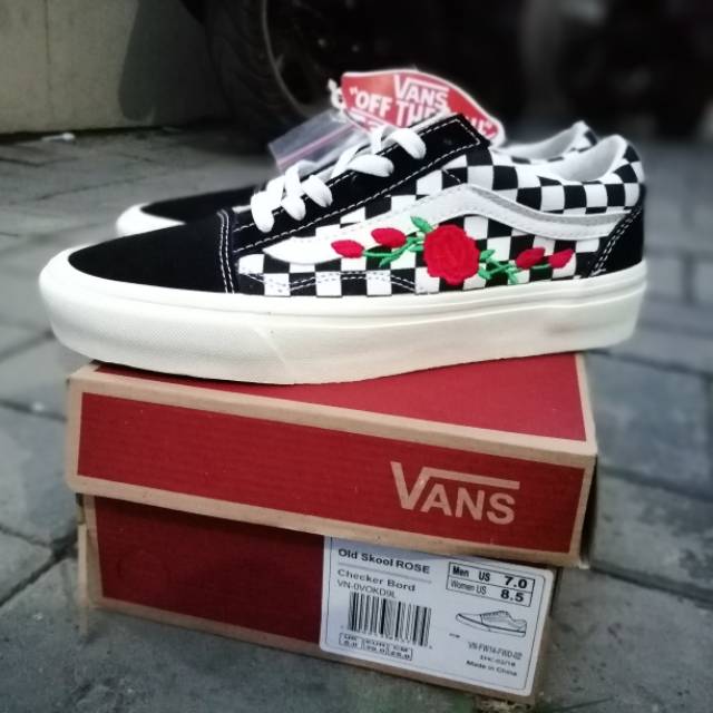Jual Sepatu Vans Old Skool Rose Checker Bord Original Made In China -  Sneakers Vans Old Skool Rose Indonesia|Shopee Indonesia