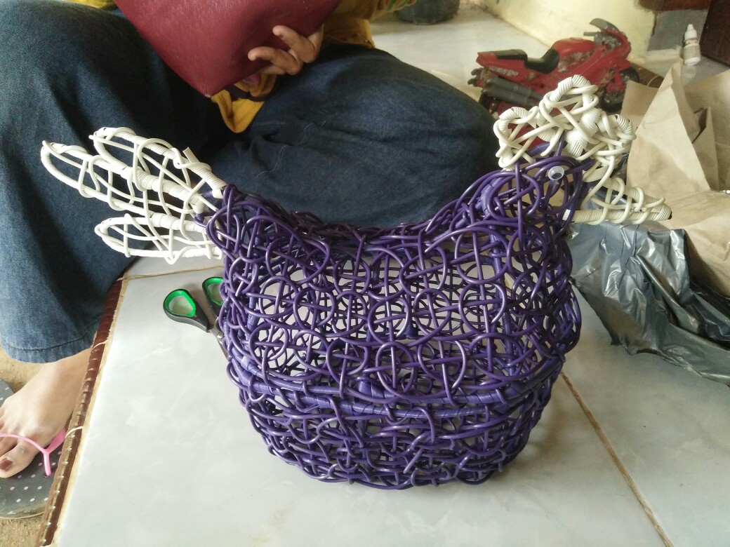 Keranjang Tempat Telur Bentuk Ayam Rotan Sintetis