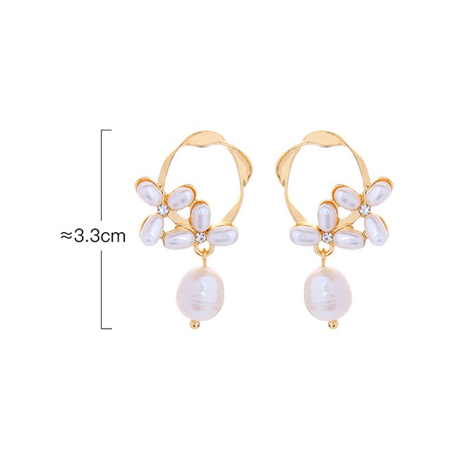 LRC Anting Tusuk Fashion Gold Diamond 925 Sterling Silver Natural Pearl Earrings D22787