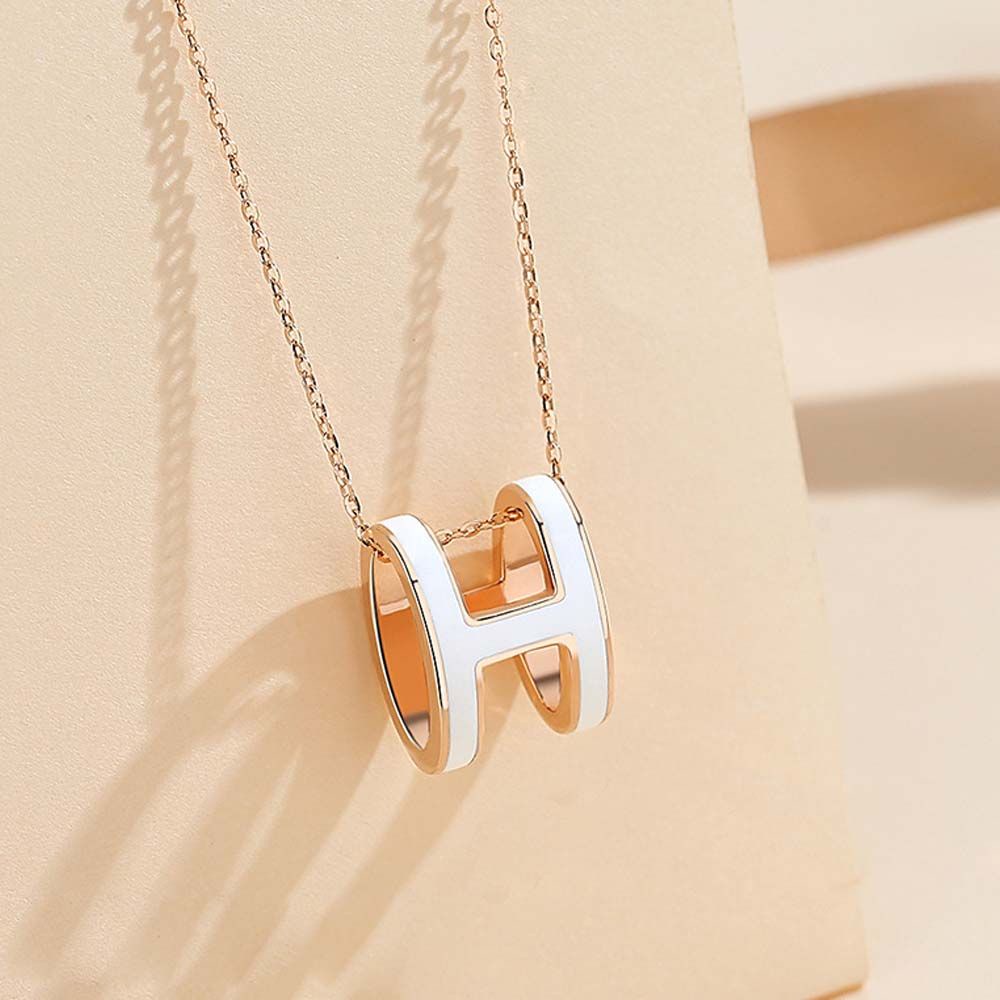 Needway  Cute Clavicle Chain Simple Female Chokers Letter H Necklace Women Korean Letter Pendant Temperament Daily Accessories Titanium Steel Fashion Jewelry