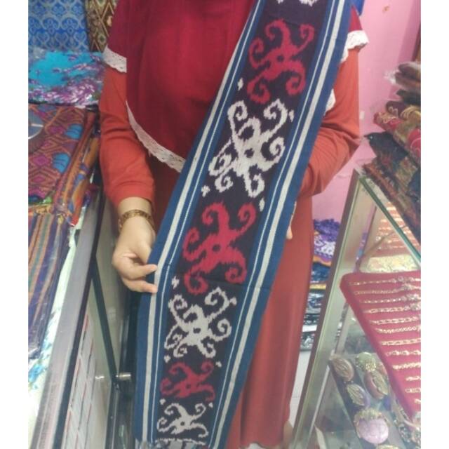 SelendangSyal Tenun khas Kalimantan