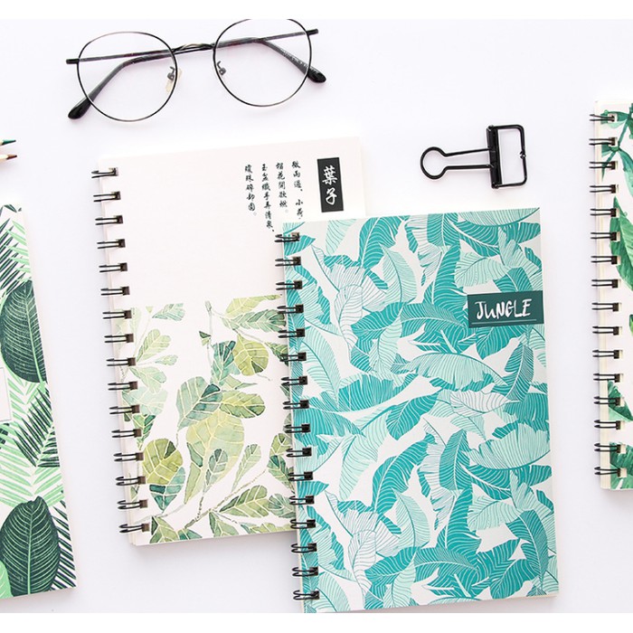 

Buku Catatan Buku Tulis Spiral A5 Girl Topi dan Green Leaves - ats