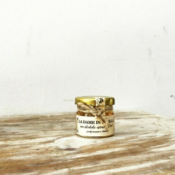 

la dame in vanilla extract