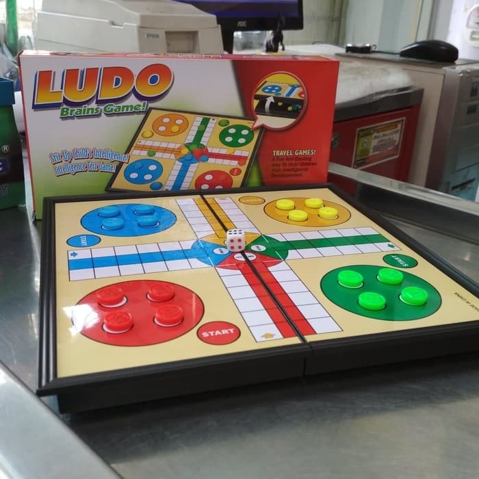 Ludo Magnet Mainan Board Game (Ukuran +/- 27 x27 cm)