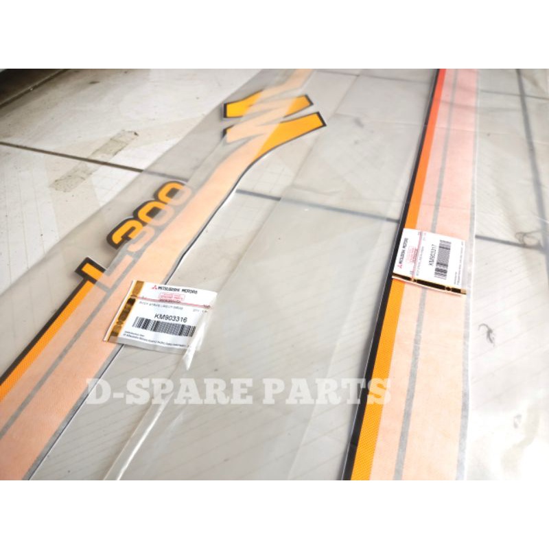 striping bak Mitsubishi L300 new pick up original 1 set