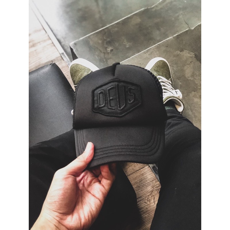 deus trucker all black