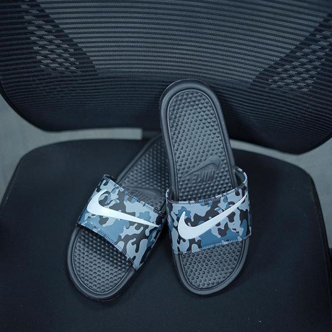 PENGIRIMAN CEPAT SANDAL ABG PRIA KASUAL】 NIKE SANDAL BENNASI SLIDE SWOOSH SILVER PROMO