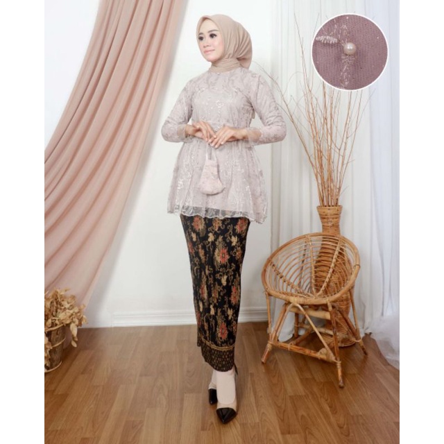 Kebaya Set Blouse tille Marsha by Novie Kebaya / Ready blouse set by Novie Kebaya