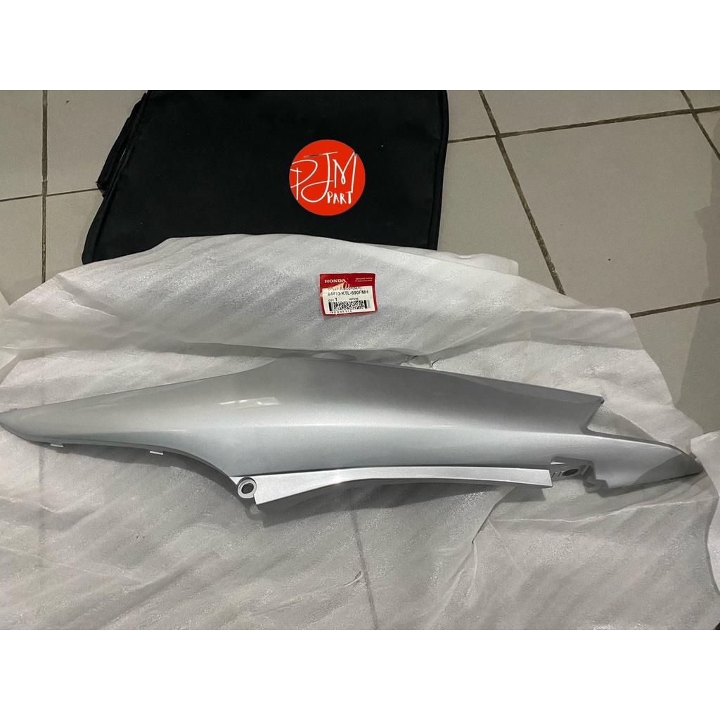 Cover R Body 64410-KTL-690FMH Cover Body Kanan Supra Fit New SILVER