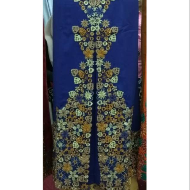 Kebaya pola bordir panjang,sudah di payet,khas indonesia,bahan kattun ballotelly,motif melati rajut