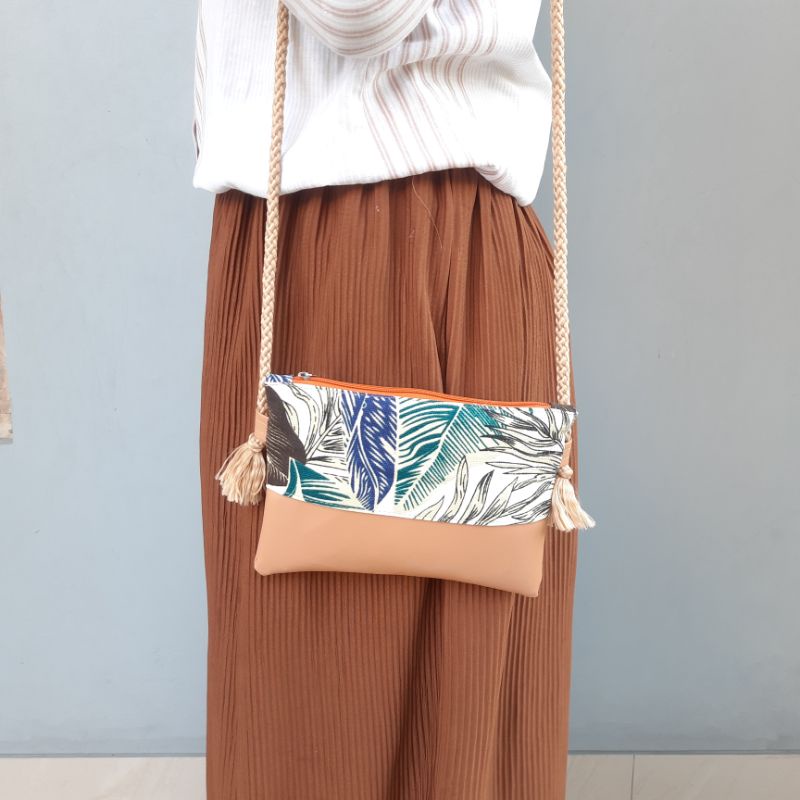 WMS TB 04 TAS SELEMPANG SLING BAG BAHAN KANVAS ORIGINAL KOMBINASI KULIT SINTETIS