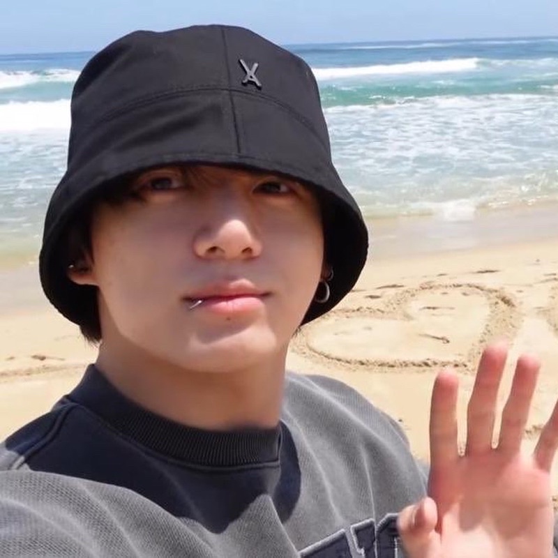 [READY STOCK] BTS JUNGKOOK VARZAR STUD DROP OVERFIT BUCKET HAT JUNGKOOK