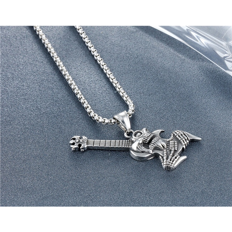 2022 Kalung Liontin Tengkorak Gitar Bahan Titanium Steel Gaya Retro Punk Rock Eropa Amerika Untuk Pria