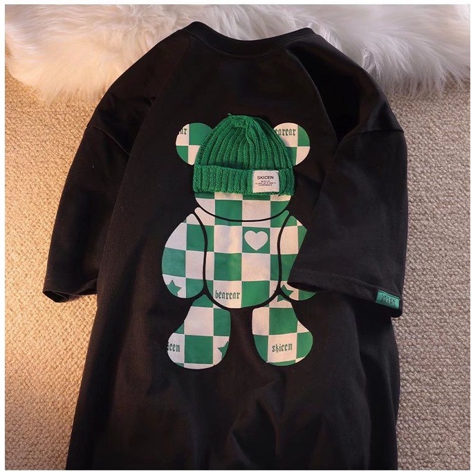 [littlecrab] Kaos Oversize Bearbrlck Topi Rajut Asli Tshirt Square Motif Catur Two Tone Skicen Bearear T-shirt Unik Lucu Berkualitas With A Real Knit Beanie Hat Street Style Love Bear Beruang Lucu Korean Style