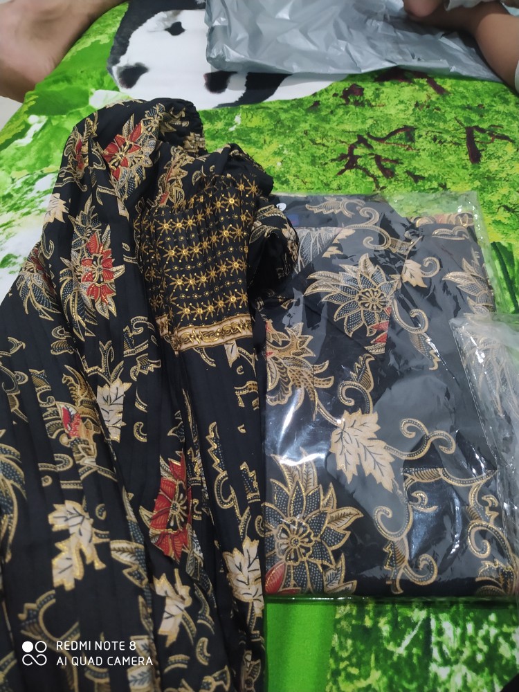 Couple Batik Azalea Hitam - Couple Kekinian - Couple Batik Populer - Couple Cantik