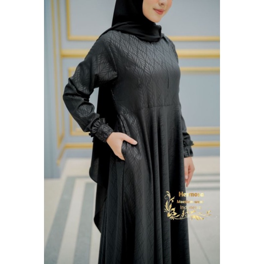 NAILAH EMBOS YORIS CALTRI HERMOSA