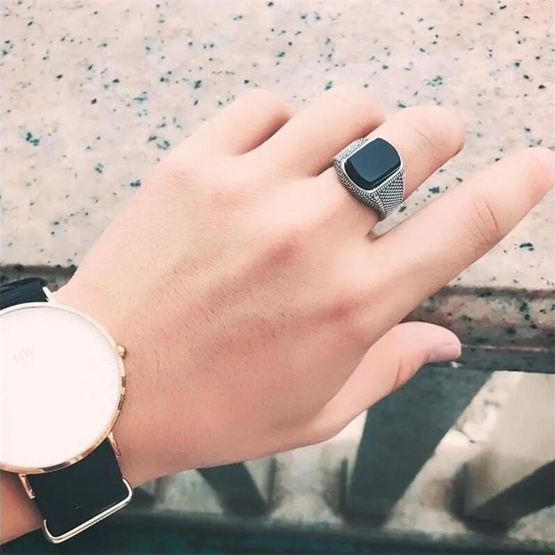 2022 Cincin Pria Bahan Metal Hias Batu Zircon Warna Hitam Gaya Klasik Untuk Pesta