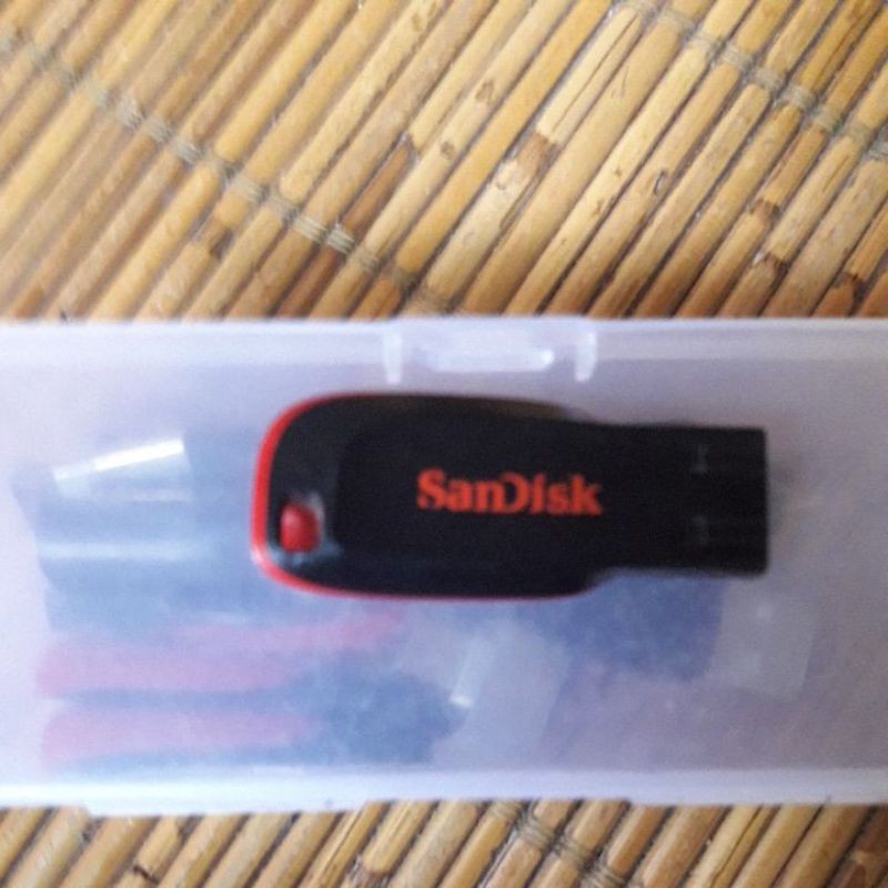 Flashdisk berisikan lagu lagu karaoke keyboar