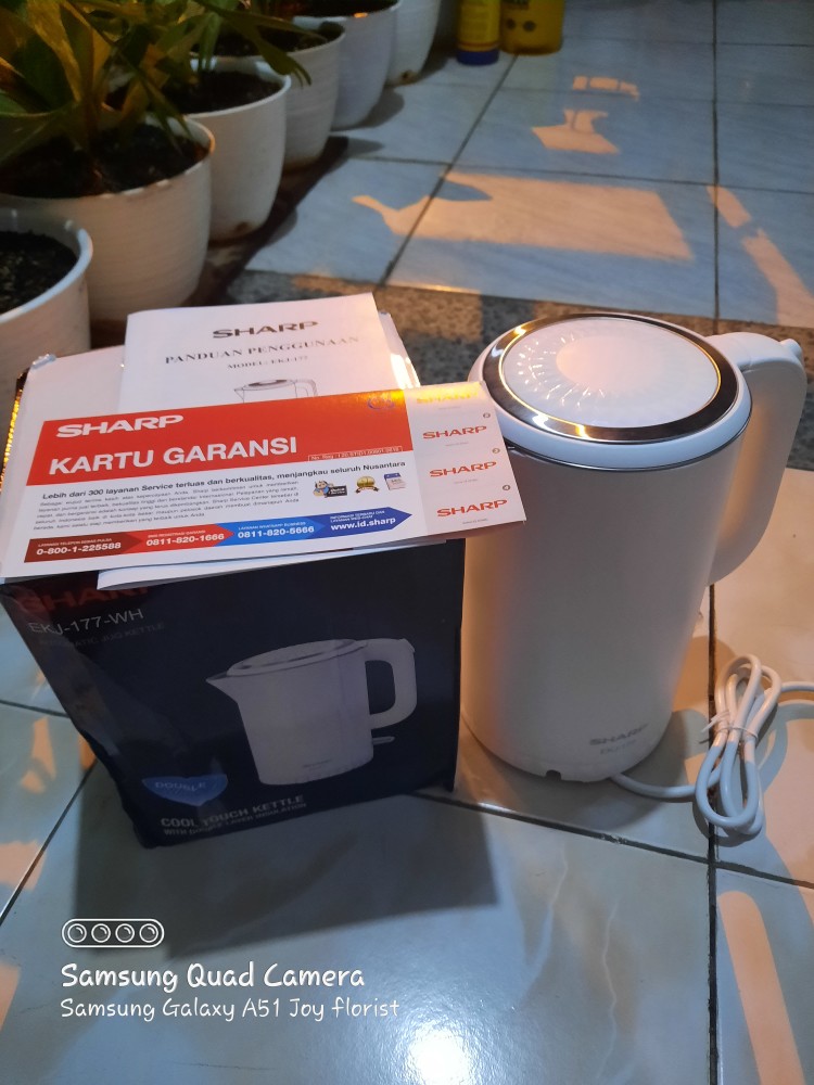 Sharp Teko Ekj-177wh/bk 360 Derajat 1,7l Anti Slip Dan Anti Konsleting Kettle Jug Listrik 800w