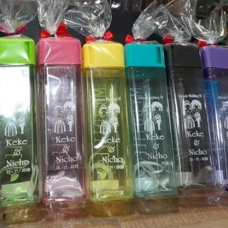 

Souvenir Botol Plastik Kotak