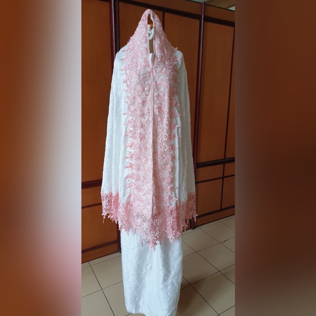 MUKENA SUTRA SATIN BORDIR RENDA PRADA SALEM