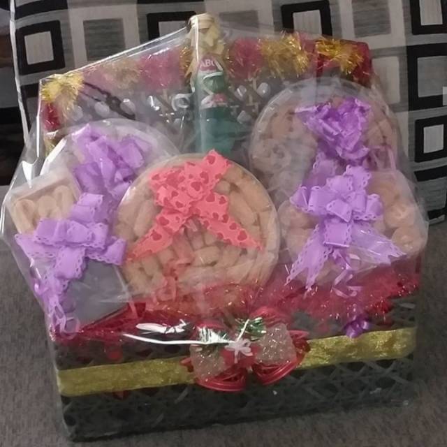 

Parcel lebaran kue kering