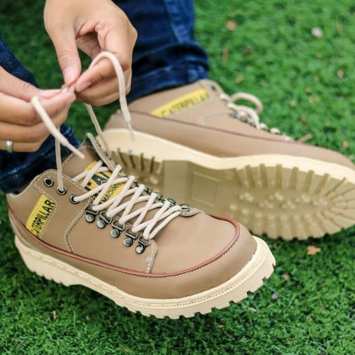 Sepatu Safety Wanita CAT Ujung Besi Proyek Lapangan Sepatu Safety Wanita CAT Ujung Besi Proyek Lapangan