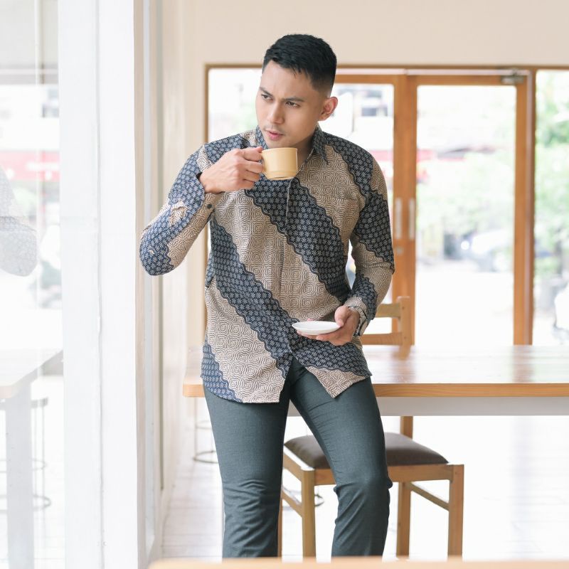 PARANG CREAM Kemeja Batik Pria Slimfit Lengan Panjang Bahan Katun Halus Lapis Furing