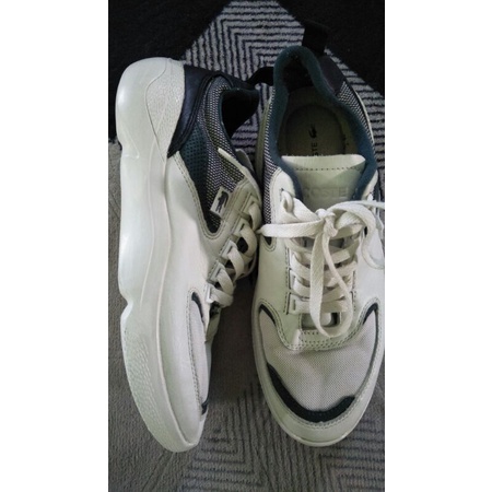 sepatu Lacoste
