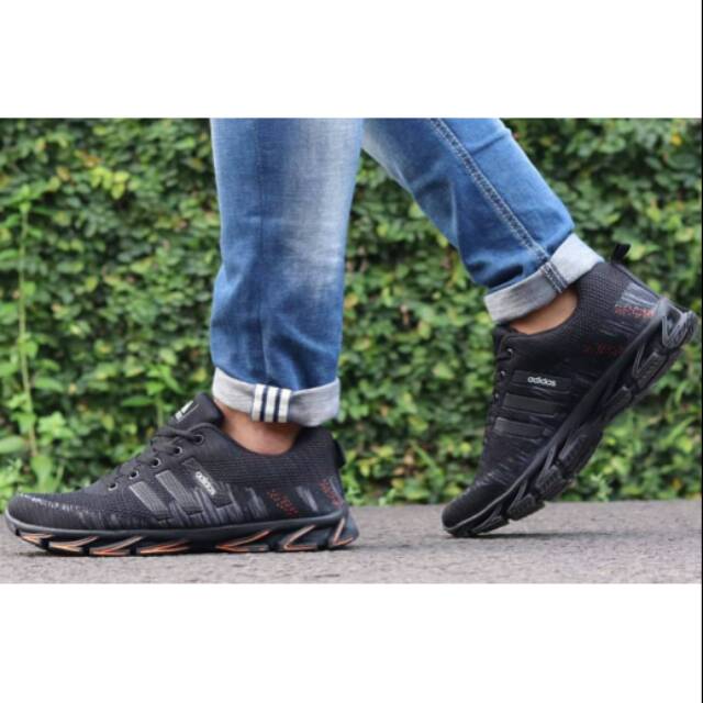 Sepatu sport untuk hiking pria - adidas