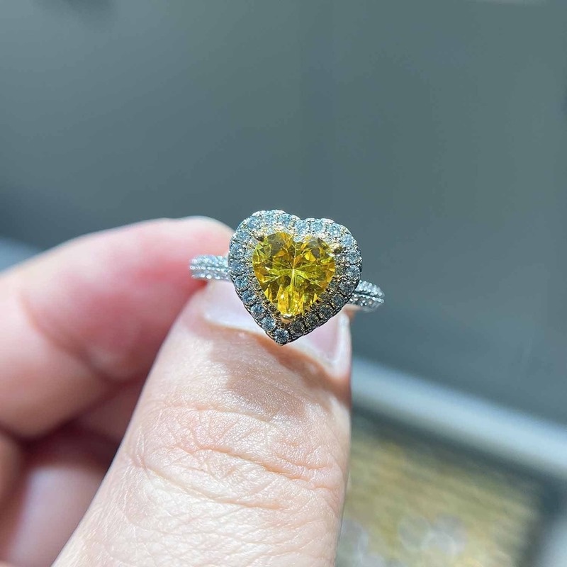 Classic Super Shiny Bright Yellow Diamond Heart-Shaped Ring