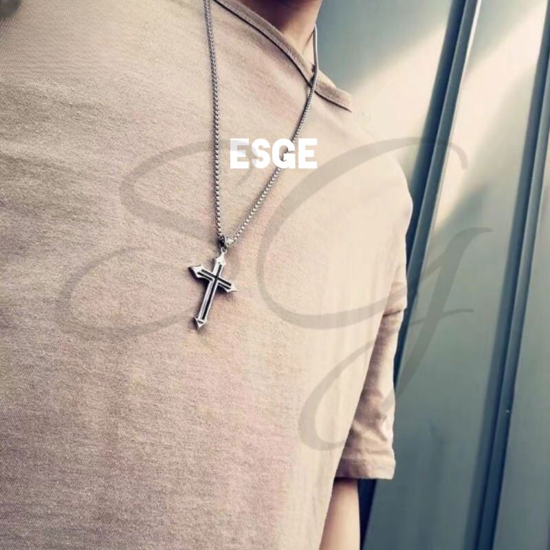 ESGE KALUNG PRIA SALIB SILVER PUTIH TITANIUM PRIA TRENDY RANTAI KOREA JAPAN STREET STYLE