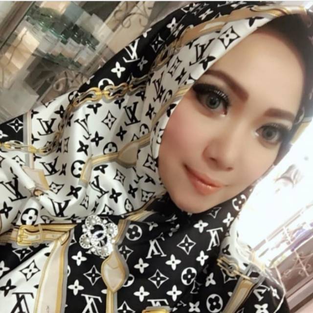 OBRAL TERLARIS LIVAA HITAM PUTIH / KERUDUNG SEGI EMPAT / JILBAB INSTAN / HIJAB TERBARU TERMURAH KEKI