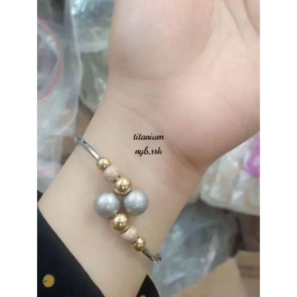 Gelang tangan titanium asli, tidak luntur,aman dipake mandi dan sehari hari