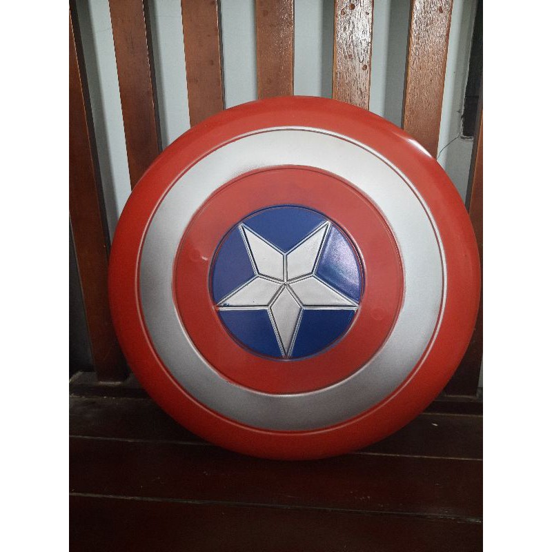 Mainan tameng kapten amerika prisai captain america
