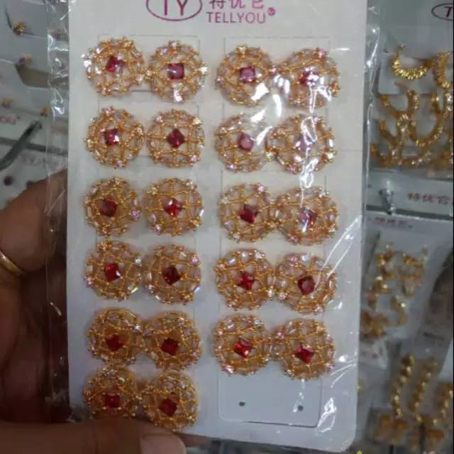 Anting atau giwang bunga merah harga sepasang titanium gold