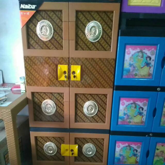 Lemari gantung naiba