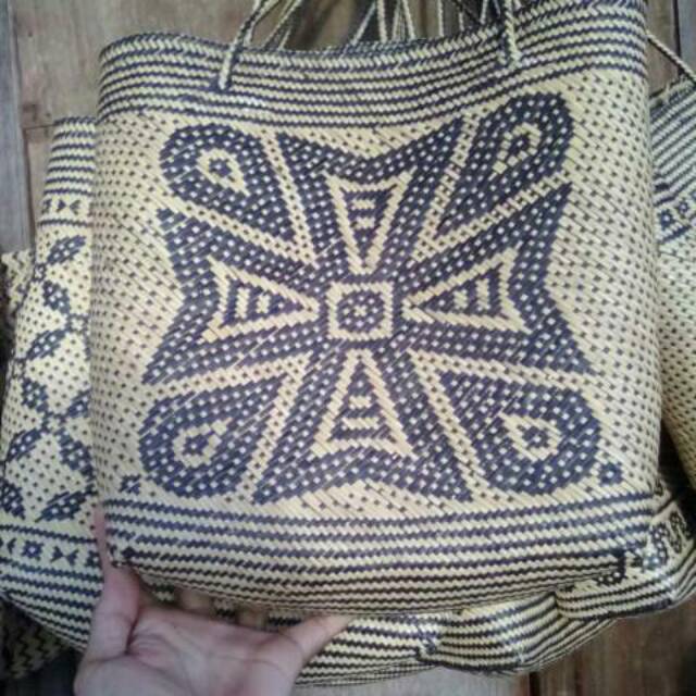 Tas rotan khas dayak kalimantan