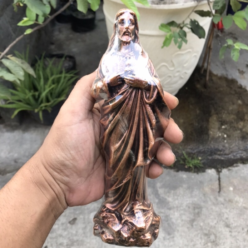 Patung Yesus Hati Kudus 25cm warna tembaga