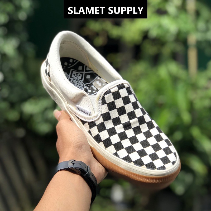 Jual NOBRANDS FOOTWEAR SELOP CATUR NO BRANDS SLIP ON CHECKERBOARD GUM